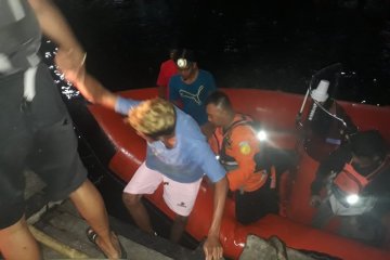 Basarnas evakuasi tiga korban longboat hanyut di Tikep