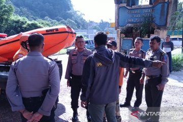Polisi: Jalan licin penyebab Innova masuk jurang di Batang Agam