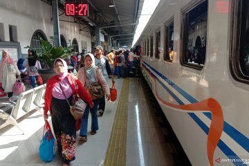 506 ribu pemudik kereta api belum tiba di Jakarta
