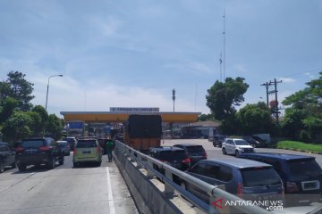 Gerbang Tol Amplas masih dipadati pemudik hari pertama masuk kerja