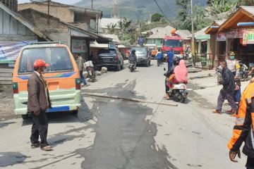 BPBD: warga sudah terbiasa melihat erupsi Gunung Sinabung