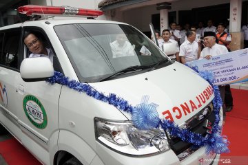Dirut PT KAI serahkan mobil ambulance