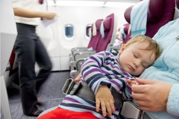 Kiat bawa bayi naik pesawat, beri ASI dan pastikan popok bersih