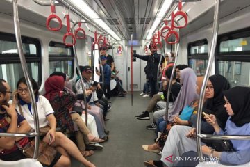 5.000 warga Jakarta coba layanan LRT di hari pertama uji publik