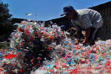 Tak ada lagi tas dan sedotan plastik di Kanada