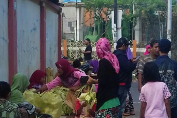 Pedagang janur jadi incaran warga Mataram sambut  "Lebaran Topat"
