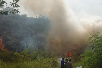 Tiga hektare lahan kawasan gua Jepang di Lhokseumawe terbakar