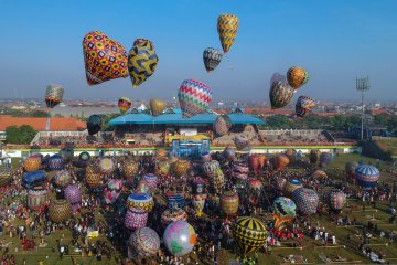 Festival balon udara tradisional di Pekalongan