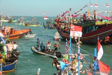 Pesta Lomban di Pantai Kartini Jepara