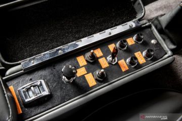 Mobil Aston Martin tunggangan James Bond yang akan dilelang