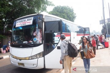 Terminal Kampung Rambutan masih dipenuhi penumpang arus balik