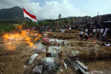 Meriam karbit di pesta rakyat Sunda