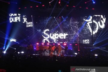 Super Junior tampil energik di "Super Show 7S" Indonesia