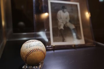 Lelang jersey Babe Ruth cetak rekor terjual 5,6 juta dolar