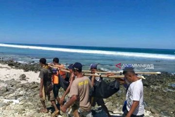 Empat penumpang KM Nusa Kenari belum ditemukan