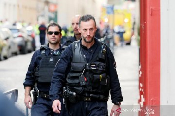 Ancam personel militer dengan pisau, seorang pria di Prancis 'didor'