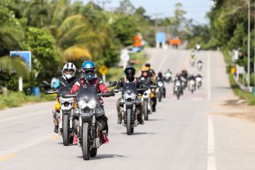 Moto Guzzi V85 TT meluncur di Thailand