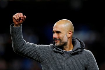 Kardigan Guardiola laku dilelang Rp107 juta