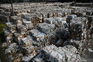 Legislator ingin pabrik kertas domestik tidak impor bahan baku sampah