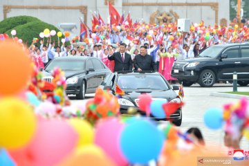 Xi Jinping disambut meriah saat tiba di Korut