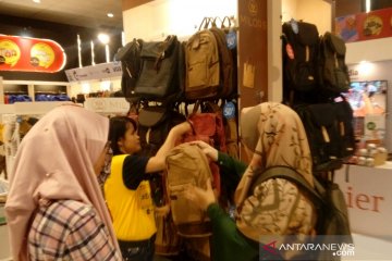 Penjualan peralatan sekolah di PRJ meningkat jelang tahun ajaran baru