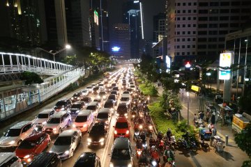 Jalur Sudirman macet akibat penutupan jalan