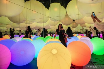 Pameran seni interaktif "Teamlab Future Park"