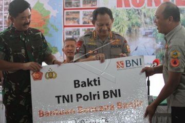 Panglima TNI dan Kapolri berikan bantuan di Konawe