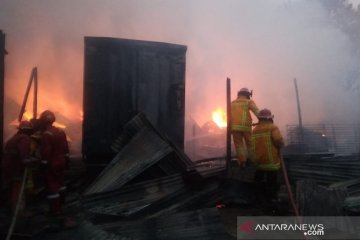 12 mobil damkar berhasil padamkan kebakaran di perbatasan Bogor-Depok