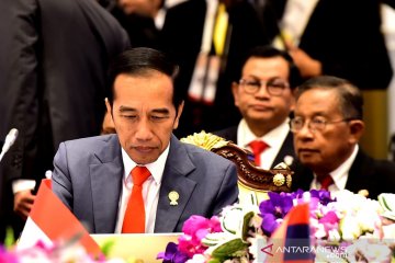 Di depan pemimpin ASEAN, Jokowi minta anak muda bisa bekerja cepat