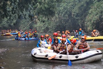 Bebersih Sungai Ciliwung