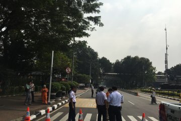 Jalan Medan Merdeka Barat ditutup Senin pagi