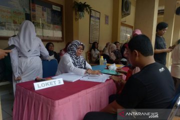 Calon siswa antre daftar PPDB zonasi di SMAN 39 Jaktim sejak pagi buta