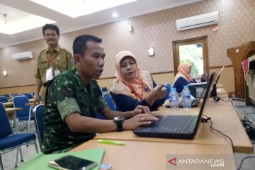 Orang tua CPDB manfaatkan bantuan operator pilih sekolah mandiri