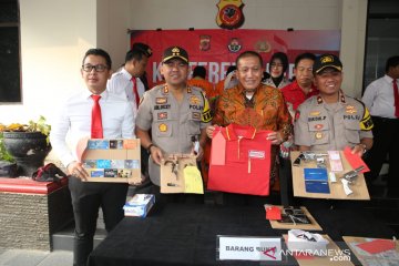 Polres Bogor bekuk 11 perampok bersenjata spesialis minimarket