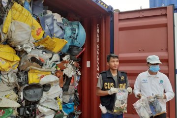 Hasil pemeriksaan 65 kontainer limbah impor diserahkan ke KLHK
