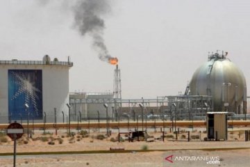 Harga minyak naik tipis, Saudi dan Kuwait pangkas pasokan global