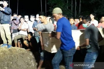 Seluruh jenazah korban kebakaran pabrik mancis selesai dikebumikan