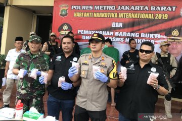 Polres Metro Jakarta Barat ungkap jaringan pil ekstasi jenis baru