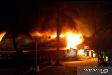 15 kios Pasar Inpres Bengkayang, Kalbar, ludes terbakar