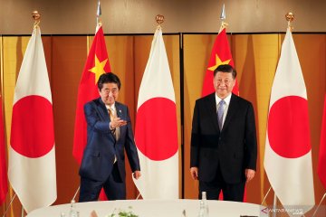 Pertemuan bilateral Shinzo Abe dan Xi Jinping