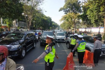 Lalu lintas kendaraan tersendat di kawasan Jalan Katedral