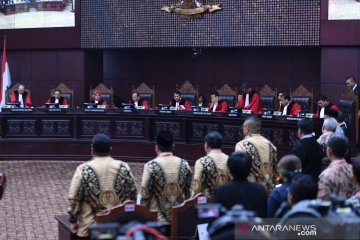 KPU, Bawaslu, dan kuasa hukumnya hadiri sidang MK