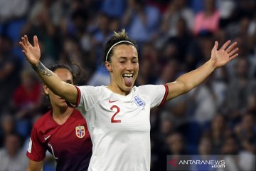 Bintangi kemenangan Inggris, Lucy Bronze tuai pujian Phil Neville