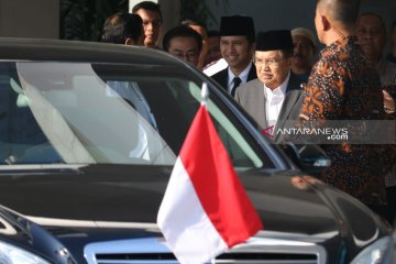 Doakan cepat sembuh, Wapres JK jenguk Wali Kota Surabaya