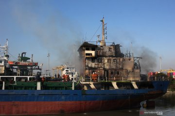 Kebakaran kapal kargo