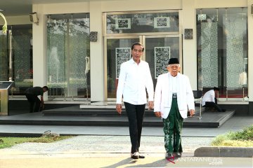 Joko Widodo dan Ma'ruf Amin shalat ashar