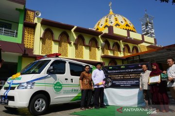 Pegadaian sumbang ambulans untuk masjid di Bekasi