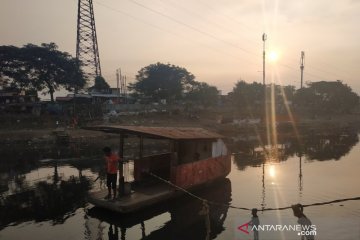 Perahu "eretan", yang bertahan bersama transportasi modern