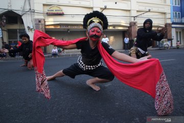 Upaya mengenalkan seni tradisional